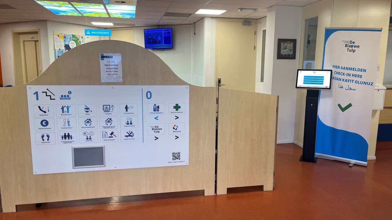 Waitingroom with registration kiosk and digital signage